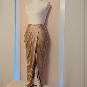 Pretty little thing gold champagne satin ruched front split leg skirt size 4